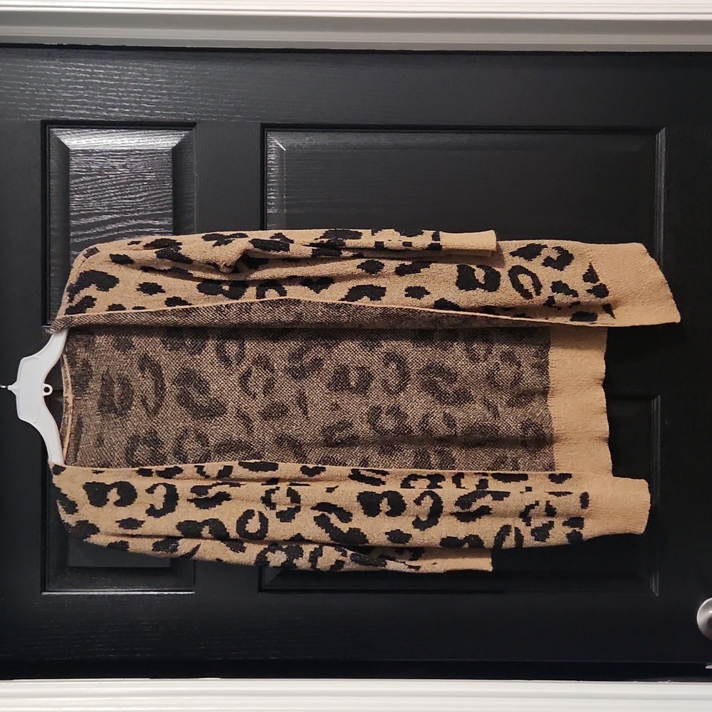Women's cardigan. Shein. Leopard print. Size SMALL